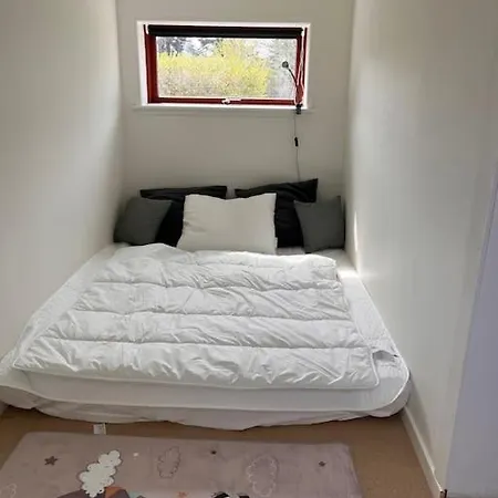 Flot Renoveret Sommerhus, Taet Pa Vandet 別荘 Frørup