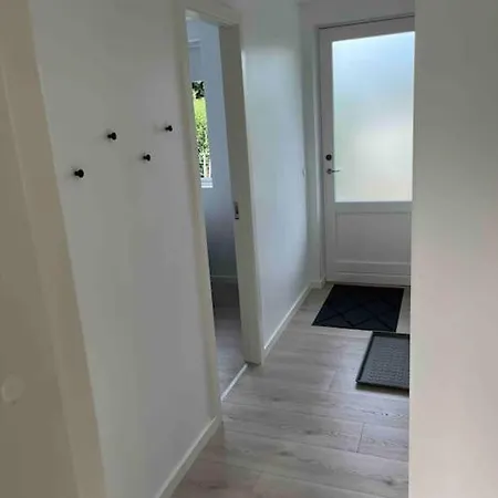 Flot Renoveret Sommerhus, Taet Pa Vandet Holiday home