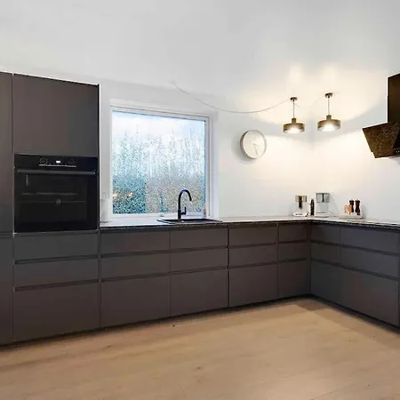 Flot Renoveret Sommerhus, Taet Pa Vandet Frorup