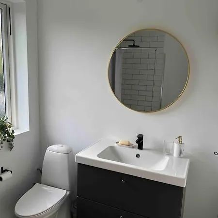 Flot Renoveret Sommerhus, Taet Pa Vandet Holiday home *