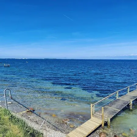 Flot Renoveret Sommerhus, Taet Pa Vandet Holiday home Frorup