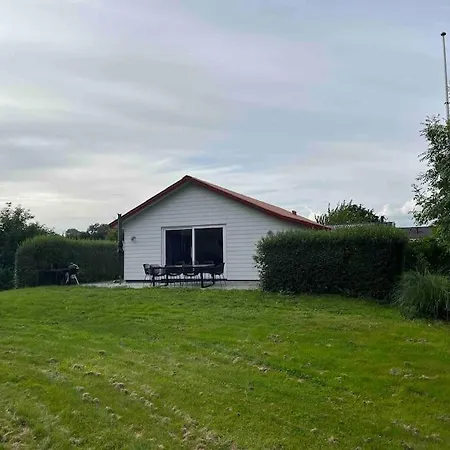 Flot Renoveret Sommerhus, Taet Pa Vandet Holiday home *