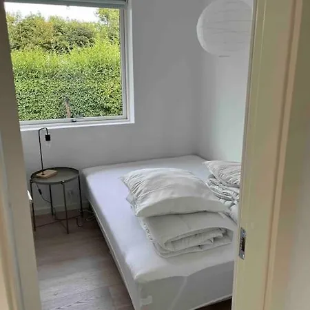 Flot Renoveret Sommerhus, Taet Pa Vandet Holiday home Frorup