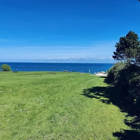 Flot Renoveret Sommerhus, Taet Pa Vandet Holiday home